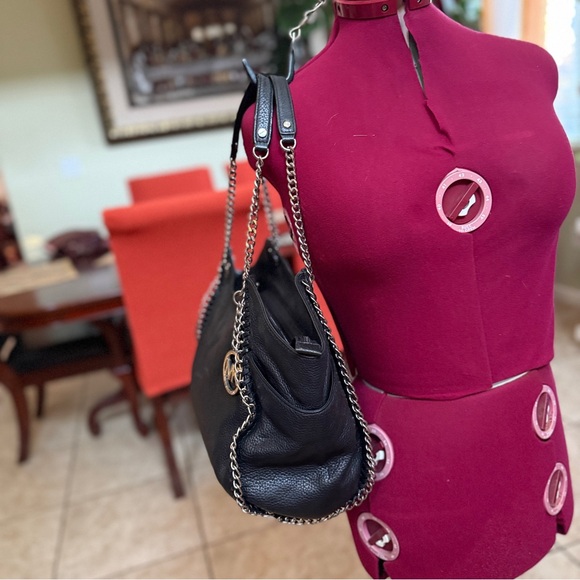 Michael Kors shoulder bag/purse in excellent, like new condition. - Picture 2 of 9